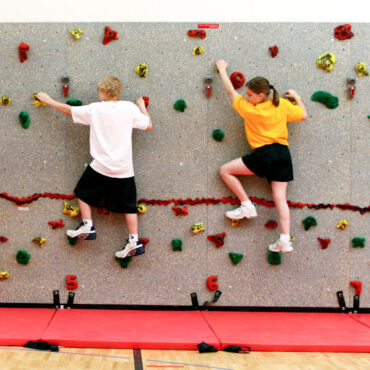 Kids will love PE with these walls from Everlast