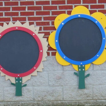 The colorful flowers can be mounted on a wall