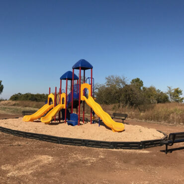 Ladera Heights Spark Structure in Primary Color Scheme Installed at Braxton HOA of Yukon, OK