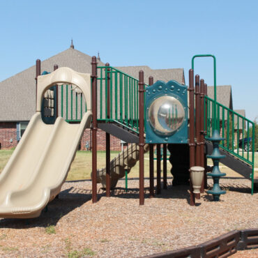Rose Creek Spark Structure in Neutral Installed at Stone Manor Lakes HOA of Edmond, OK (Price includes structure only)