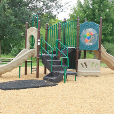 Grand Cove Spark Structure in Neutral Installed at Kimberly Crossing HOA of Edmond, OK