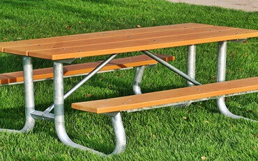 Frog Furnishings Heavy Duty Galvanized Frame Picnic Table
