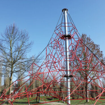 Spider Pyramids come in four sizes (Pyramid 6-4)